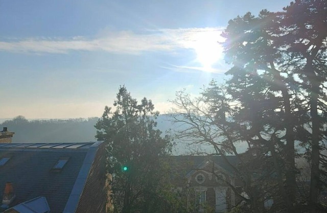 Well-lit apartment with a beautiful view Very well located for various visits