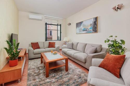 Well Located 1Bedroom in the Heart of the Old Town