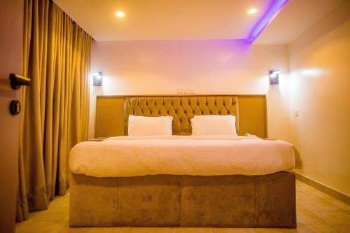 WELLINGTON HOTEL LIMITED