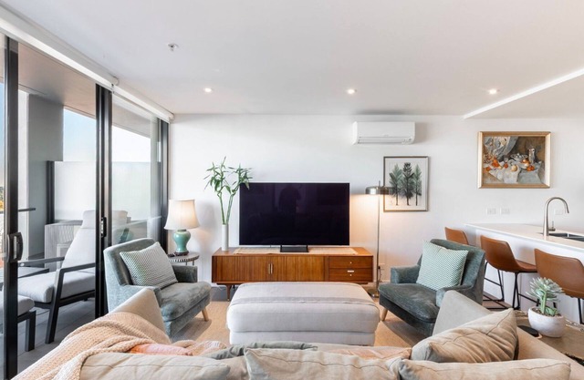 Wellness and Style - 2BR Apartment with Pool, Hot Tub and Gym