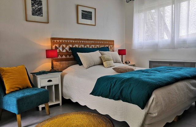 Wellness stay (massage, sauna, jacuzzi) in a gîte with garden 800 m from the beach