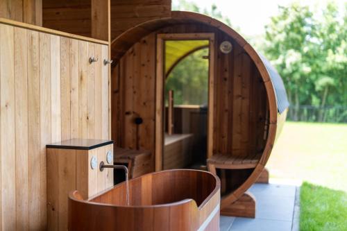 Wellness Villas with sauna, outdoor bath and shower, Parc Maasresidence Thorn