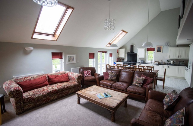 Wellstone Cottages - Honey Coach House