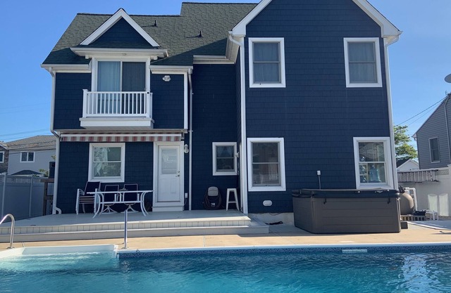 Welocme to this Vacation Oaisis, with a Pool and Hot Tub