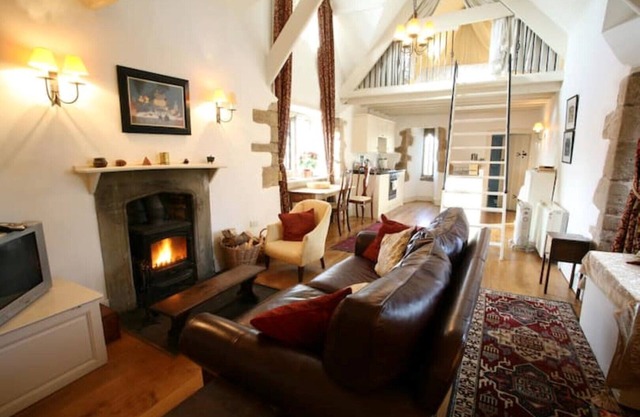 Welsh Gatehouse: Historical Castle with EV Charger