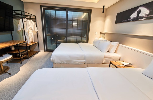 West In Hotel