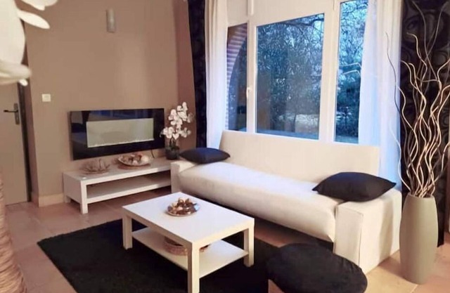 West of Toulouse : modern comfort meets relaxation under the shade of oaks