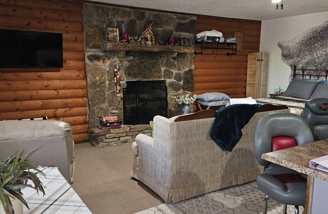 West Side Angler's Studio/Cabin close to Bull Shoals Lake