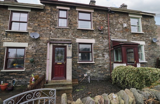 WESTBOURNE COTTAGE, pet friendly, with open fire in Askam-In-Furness