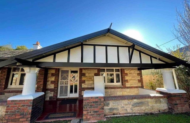 Westbourne Park Salt Pool and Spa; a Pet Friendly 8BR Family Retreat w/Salt Pool, Near City & Cafés