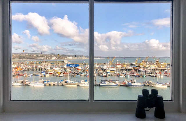 WESTCLIFF, pet friendly, character holiday cottage in Newlyn