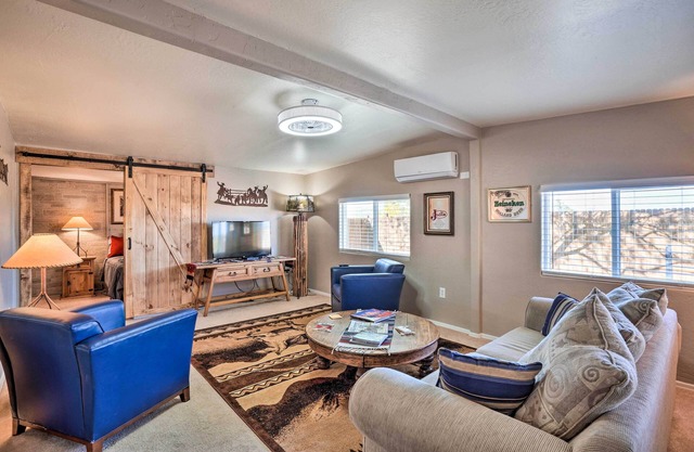 Western-Style Phoenix Home: 15 Mi to Lake Pleasant