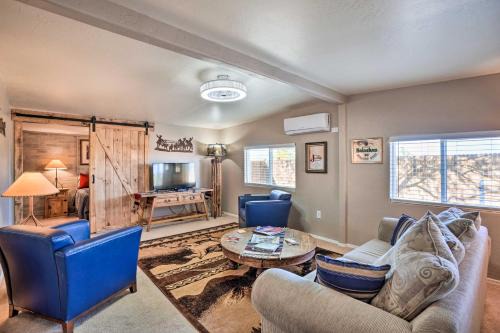 Western-Style Phoenix Home 15 Mi to Lake Pleasant