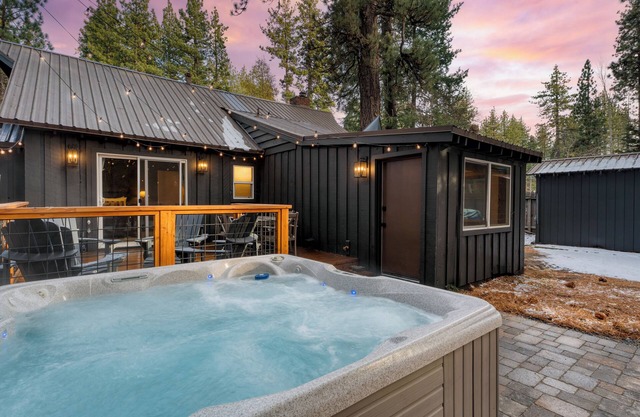 Westlake Cabin by AvantStay | Hot Tub, Near Skiing, Walk to Restaurants & Lake!