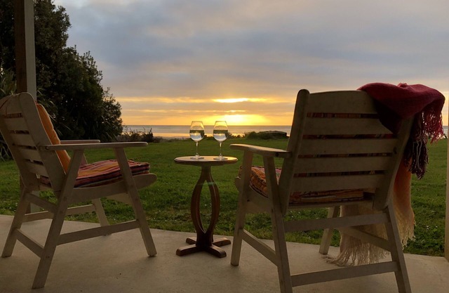Westwood Beach Cottage.Minutes from the Beach