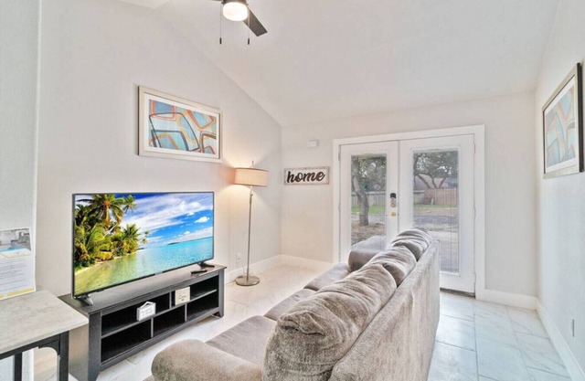 WeWelcome you to our Suburban Luxury Apartment