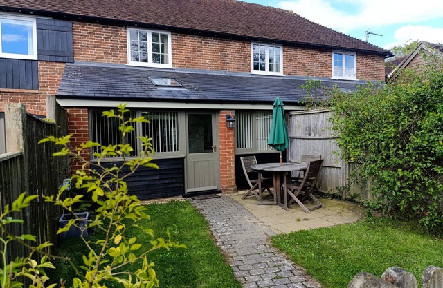 Wheat cottage, Chiddingly, spacious and well equipped character accommodation