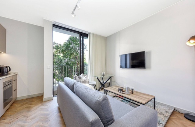 Where Business Meets Pleasure, Luxe Retreat