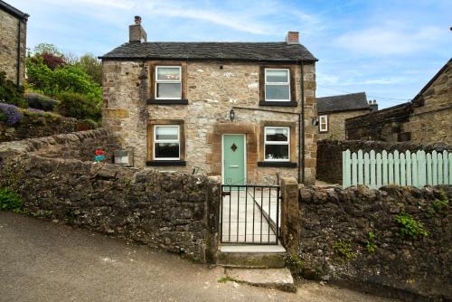 Whimsical Wonderland Cottage Retreat near Peak District