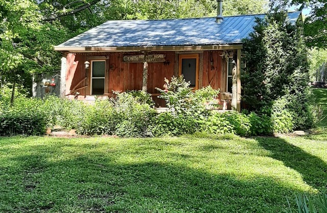 Whispering Waters Cabin on The Creek