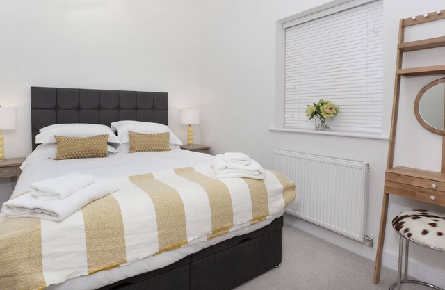 White House Luxury Apartments- Apartment B