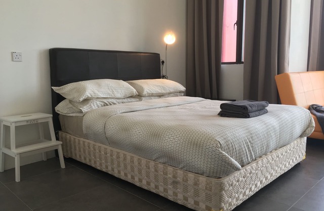 *WHITE MIGHTY Studio* -free wifi