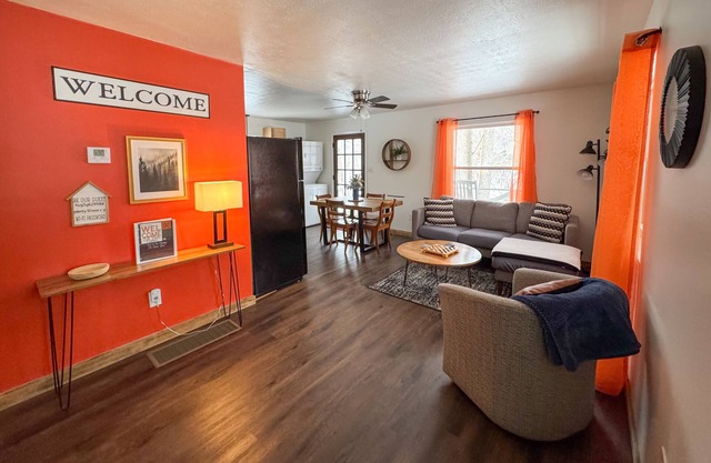 White Oak 2-bedroom cabin along the Little Sandy