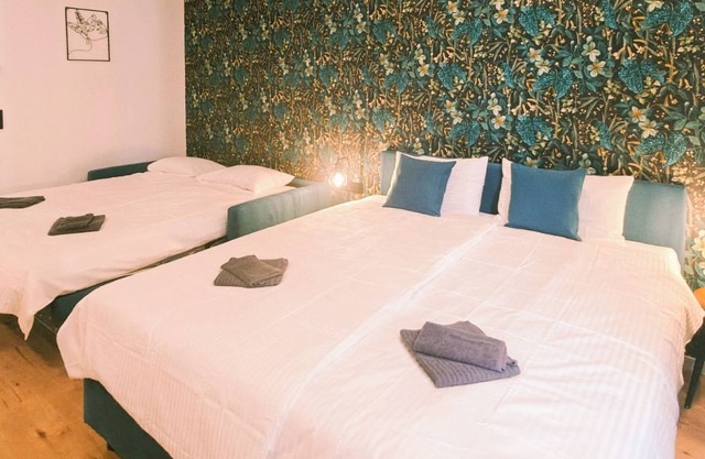 White Orchid 2 Min to Metro U1 + Free Parking