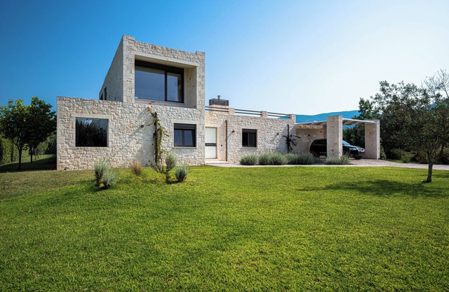 White Villa 53, secluded Villa with private pool