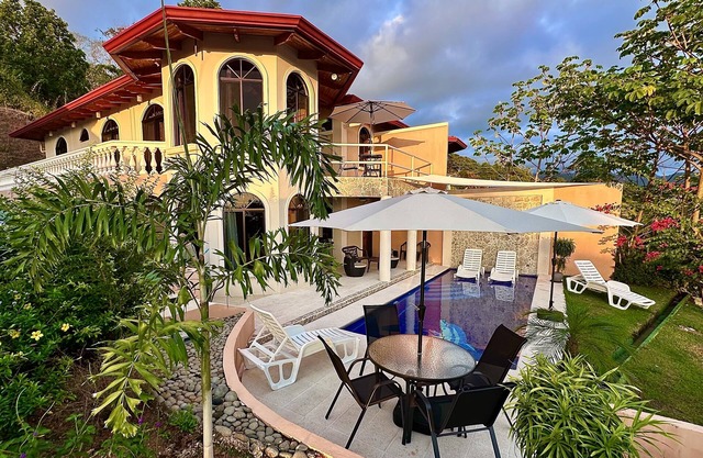 White Water Ocean View, Mountain Jungle View, Pool w/Sun Shelf, lots of Wildlife