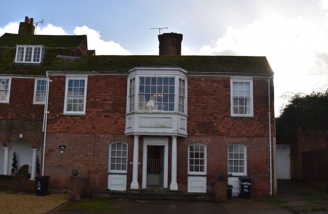 Whitefriars is a family & dog friendly holiday home, sleeping 8 guests in Rye