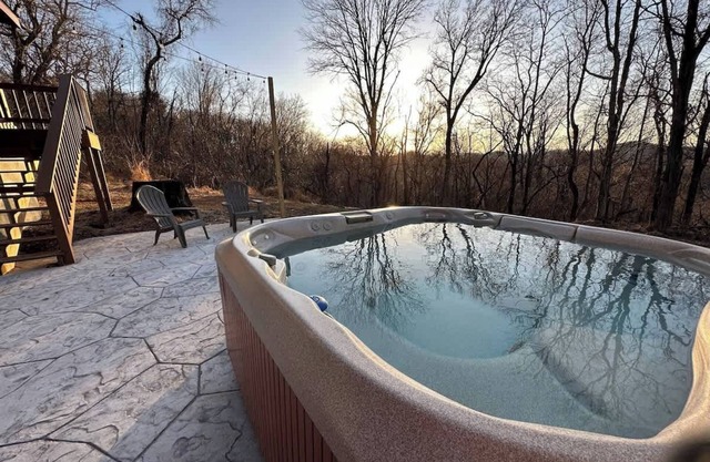 Whitetail Cabin | Couple's Retreat w/Hot Tub