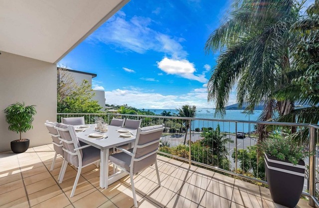 Whitsunday Beachfront Apartment on Broadwater