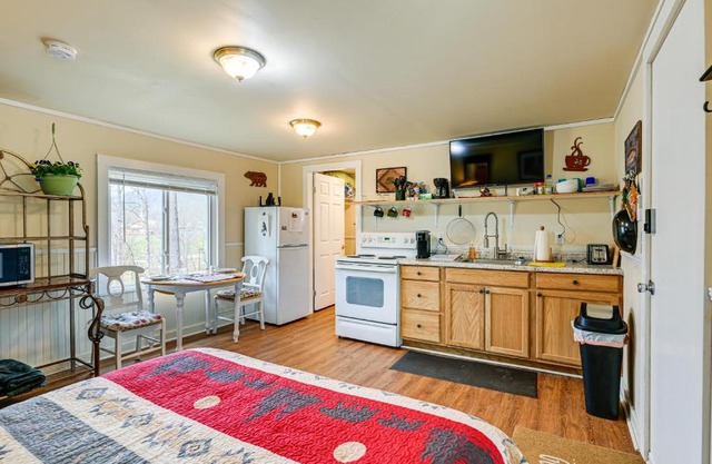 Whittier Vacation Rental Cabin in Tranquil Setting
