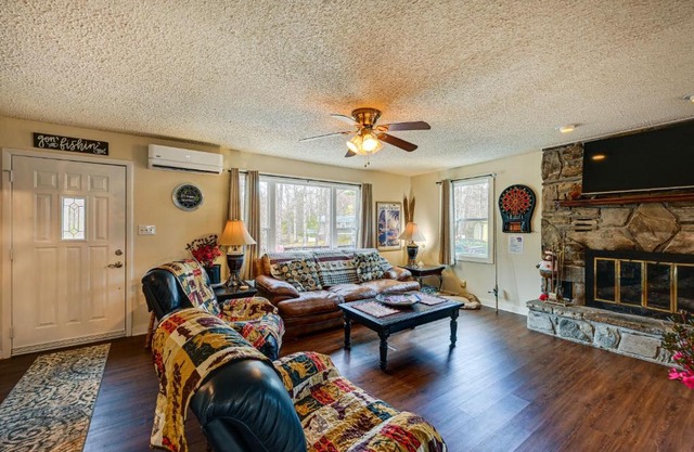 Whittier Vacation Rental Cabin with Private Hot Tub