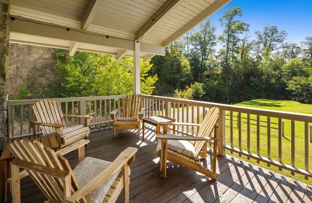 Whittier Woods Retreat. Smokies, Bryson City. Pet-friendly, Family Get-A-Way.