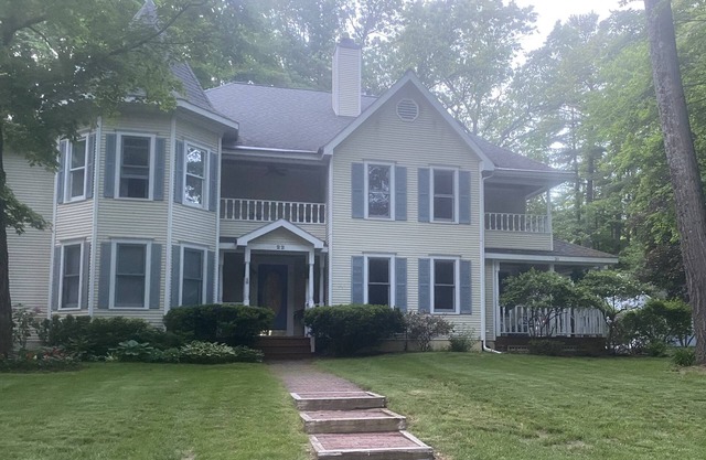 Whole meet discount ! Spacious townhouse in lake community. Near Track, SPAC !