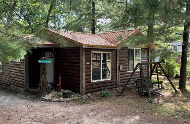 WI Dells- full Rec lake,swim,boat,ski,UTV,fish,BBQ,Private,sauna,fire pit,hiking