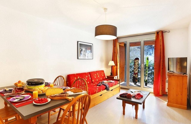 Wifi, 50m from resort center, fitness, swimming pool, sauna, parking, ski locker, 28m²