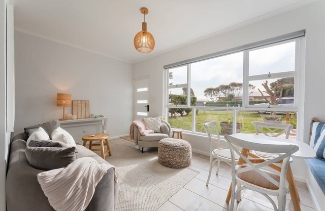 Wild Rose Cottage, WIFI, 100M to the water