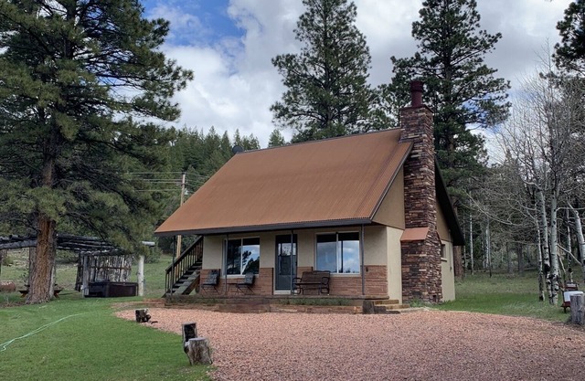 Wildlife Viewing/Spectacular/Hot Tub/Isolated/Bryce Canyon -Zion Getaway
