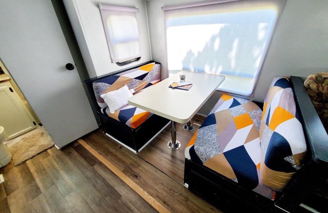 Wildwood Camper De Sleeps 6-7,