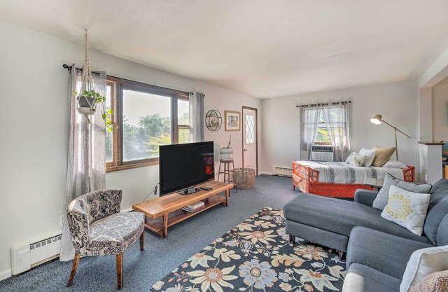 Williams Bay Getaway w/Geneva Lake Views!