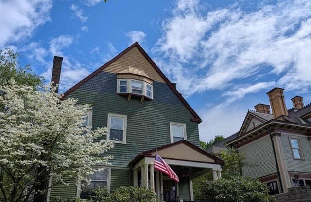 Williams House - 6-Bedroom Victorian Retreat & River Trailhead
