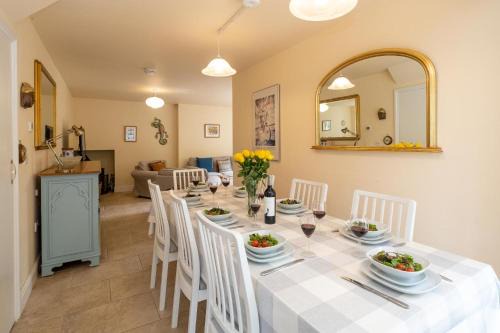 Willow House in Knodishall, Sleeps 7 - Only a short drive from Aldeburgh, Thorpeness & Snape Maltings - Managed by Aldeburgh Coastal Cottages