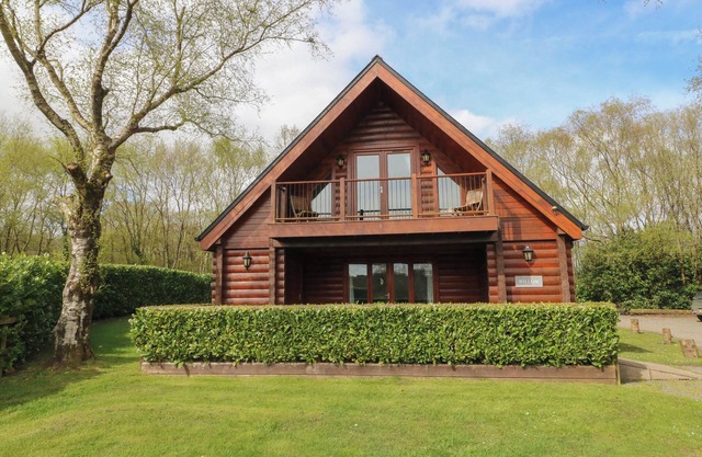 WILLOW, pet friendly, luxury holiday cottage, with a garden in Dolton