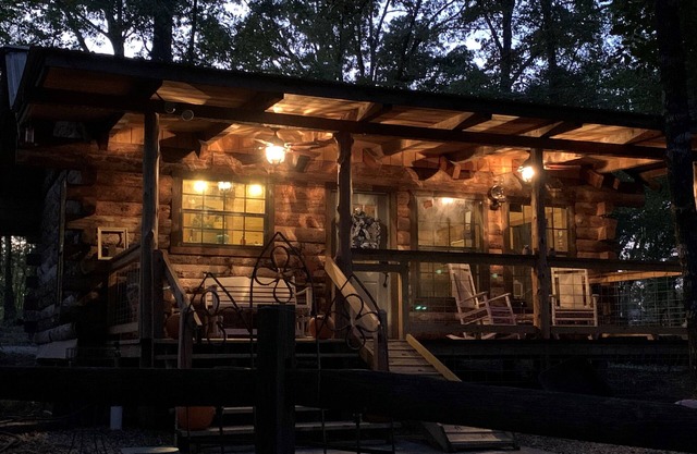 Willow's Cabin - Cozy Cabin Nestled In The Woods