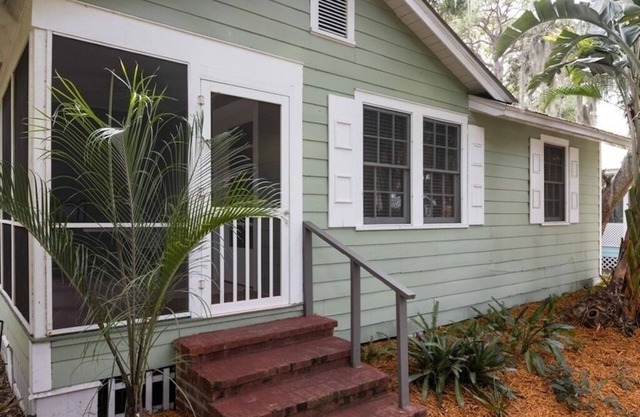Windsor Bungalow Retreat- come for work and relaxation