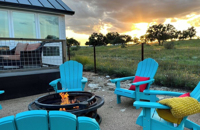 Wine Road Ranch Retreat Free LV2 EV charging, Starlink WiFi, fire pit, deck