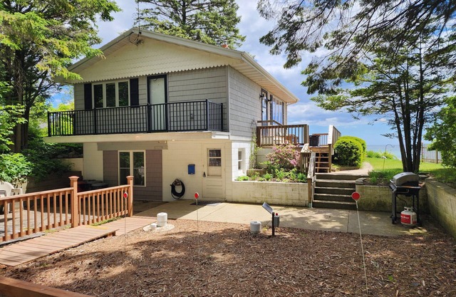 Winter's a good time to stay in & cuddle at Surfdaze